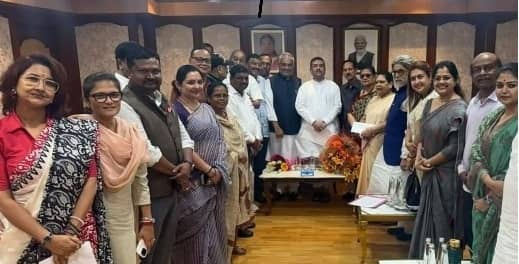 बंगाल में राजनीति गर्माई, उपचुनाव से पहले शुभेंदु का ममता को झटका 17 एनसीपीआई सांसद फिर करेंगे खेला, भाजपा में होंगे शामिल!